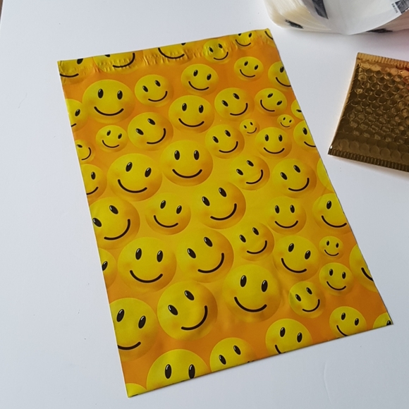10 pcs Smileys Poly Mailers 10"x13" inches - Picture 2 of 3